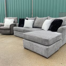 !!!Hartford sectional W/ Reversible Chaise & Recliner!!!