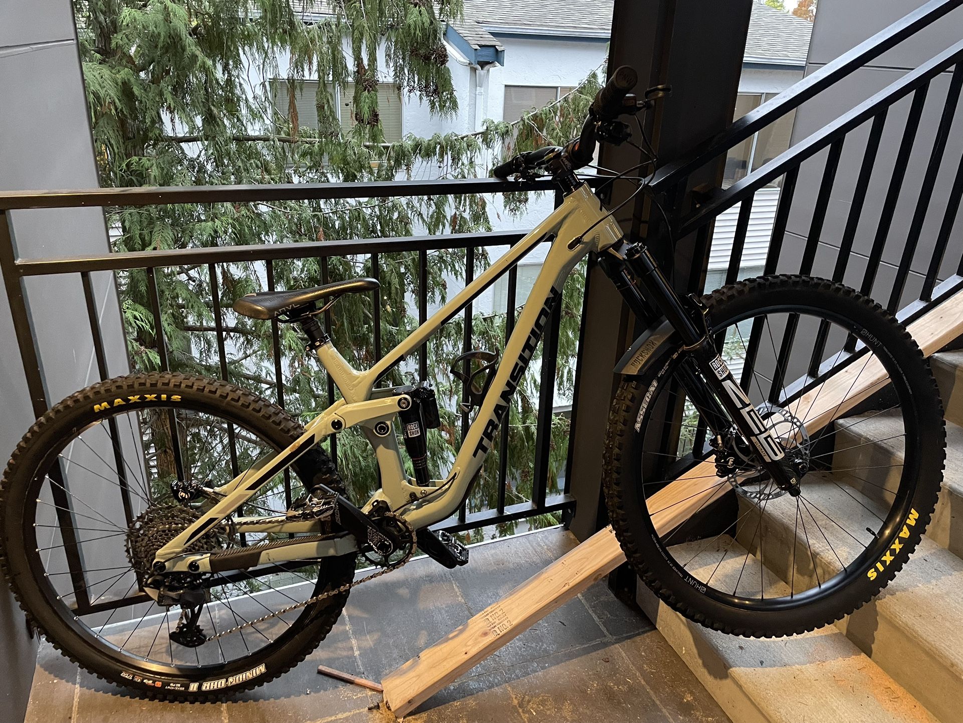 STOLEN!! 2022 transition Sentinel Large Alloy Misty Green