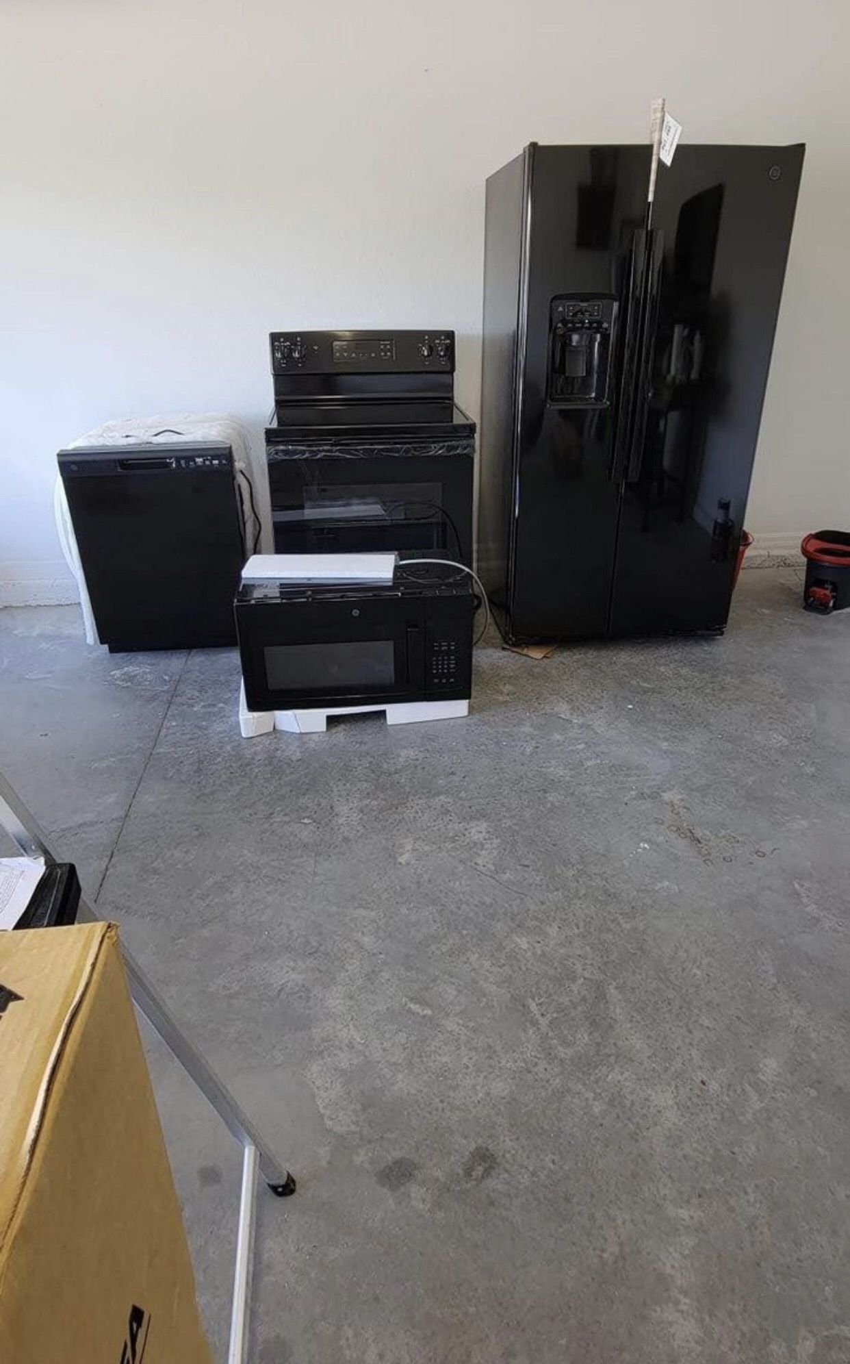 Black kitchen appliances