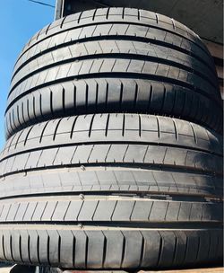 325 35 23 Pirelli PZERO PZ4 325/35/23 Used Tires 325/35R23