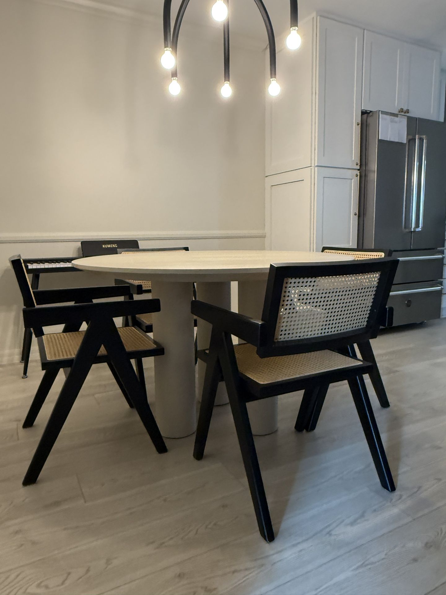 Lulu And Georgia Table 