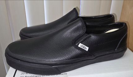 Vans Classic Slip-On Leather Shoe 9.5
The Classic Slip-On has a laid-back laceless canvas profile, padded collar, elastic accents, and Vans signature 