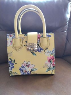 Guess handbag Guess Bolsa
