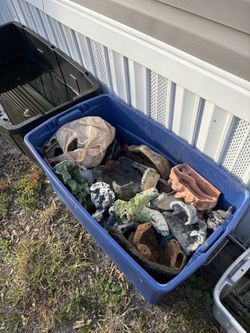 Tons Of Reptile Decor