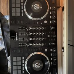 Numark NS7II Motorized DJ Controller – Works Great – Local Pickup