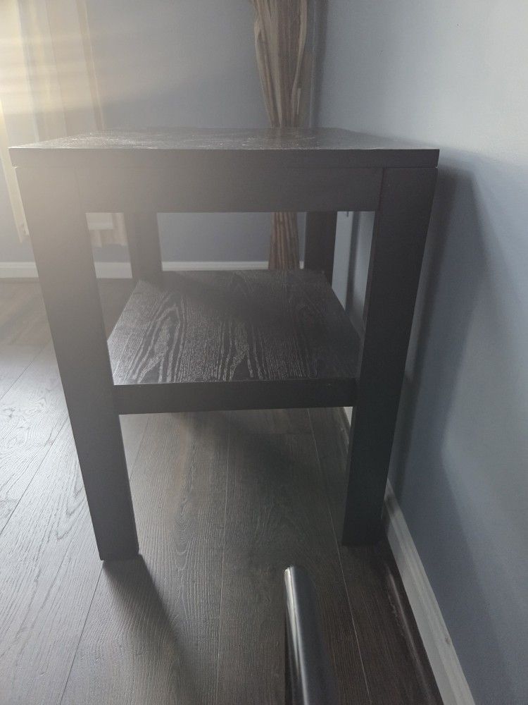 Nightstand/Lamp Table