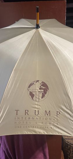TRUMP Beige Umbrella 