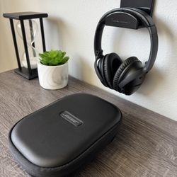 Bose Quiet Comfort Headphones with Travel Case