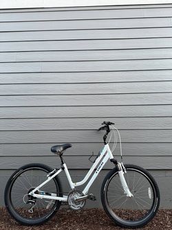 Trek Shift 3 WSD Women’s Comfort Hybrid Bike – 16.5” Frame (26” Wheels) - Aluminium Bicycle
