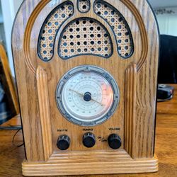 Vintage AM/FM Radio