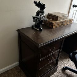Vintage-Style Children’s Desk – Sturdy & Charming!