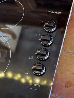 Frigidaire 31” Electric Cooktop Ceramic Glass Stop- Good Working Condition