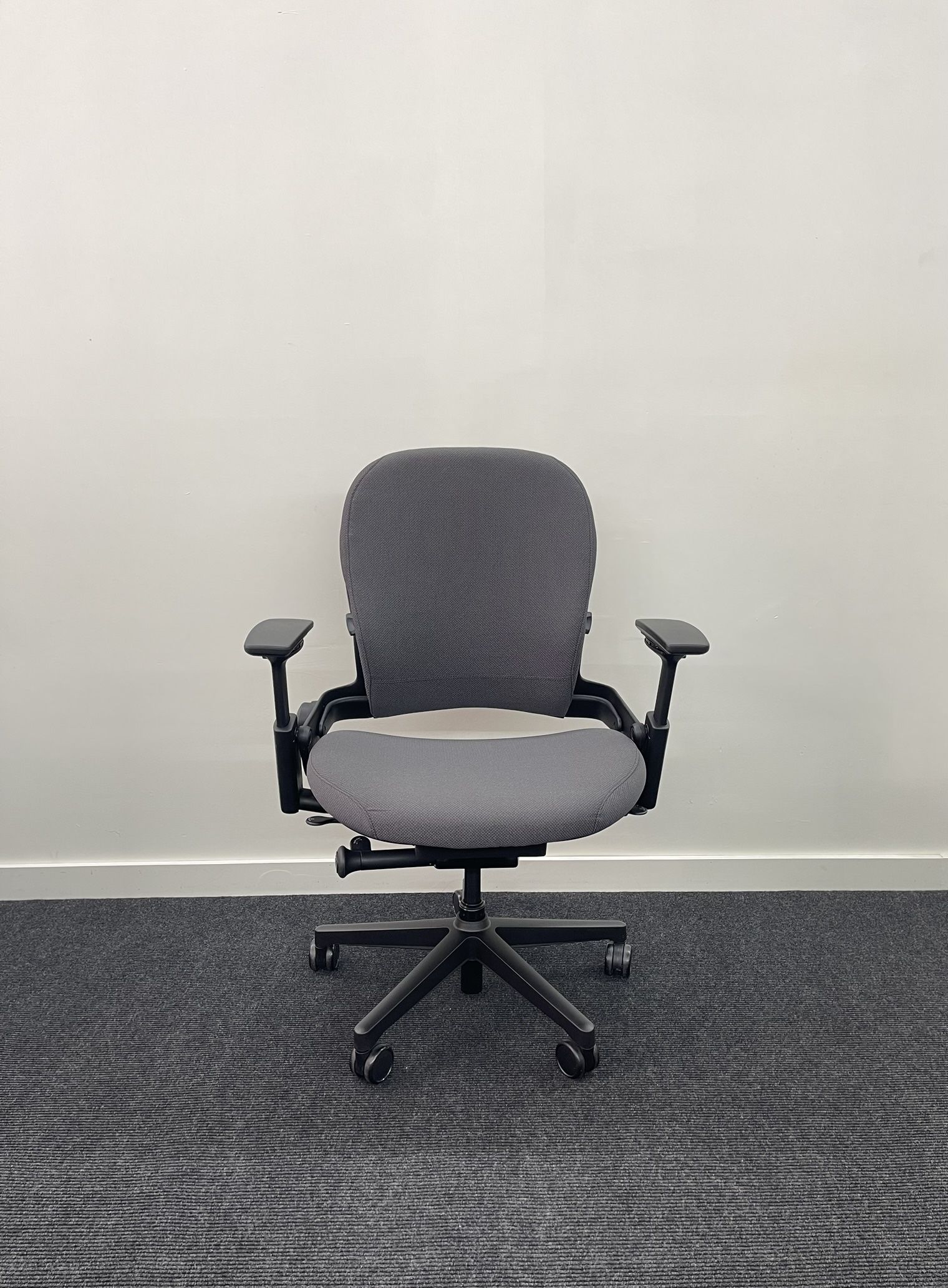 Like New Steelcase Leap V2 Plus Chair! Fully Adjustable With Lumbar Support!