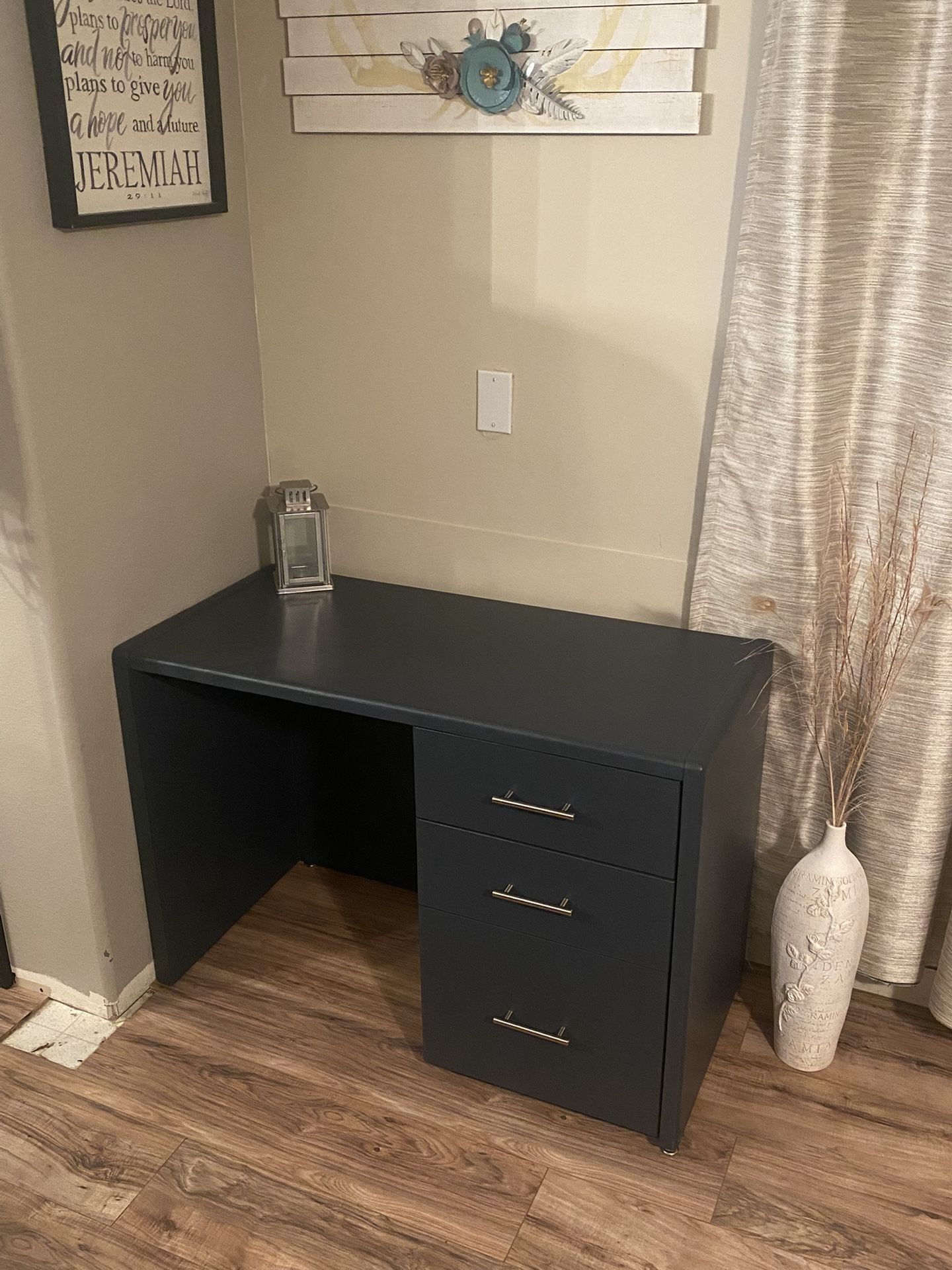 Entry desk