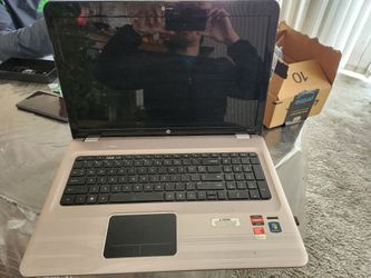 Hp Laptop For Parts. Turn On. Screen Failure