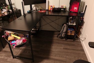 Black Desk
