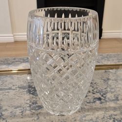 Brand New Elegant Diamond Cut Large Crystal Flower Vase. 12x7 inches