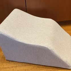 LEG REST w/ COOLING GEL MEMORY FOAM