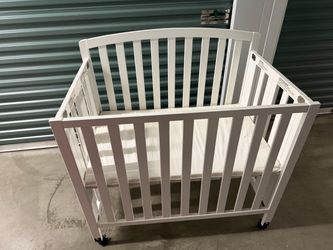 Collapsible Travel Crib