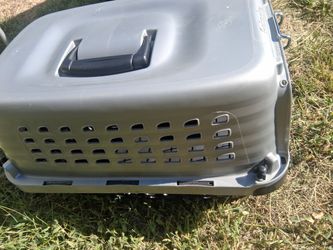 Pet CARRIER kennel.  