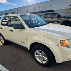 Ford Escape Hybrid — Clean Title