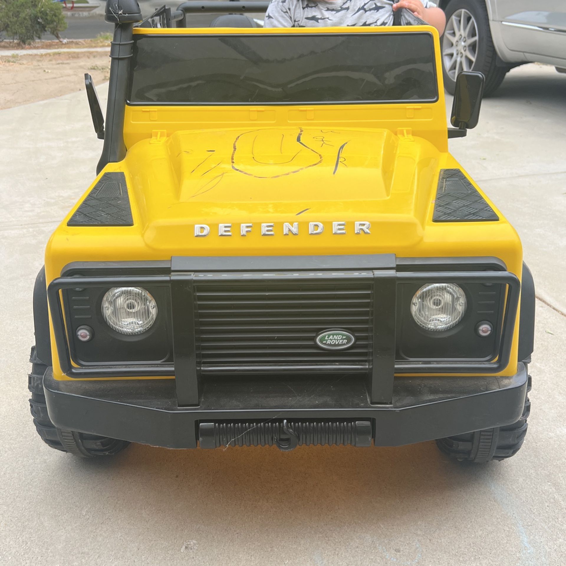 Kid trax best sale land rover defender