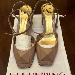 New Valentino Strap Sandals In Nude Size 7.5 Comes With Box 
