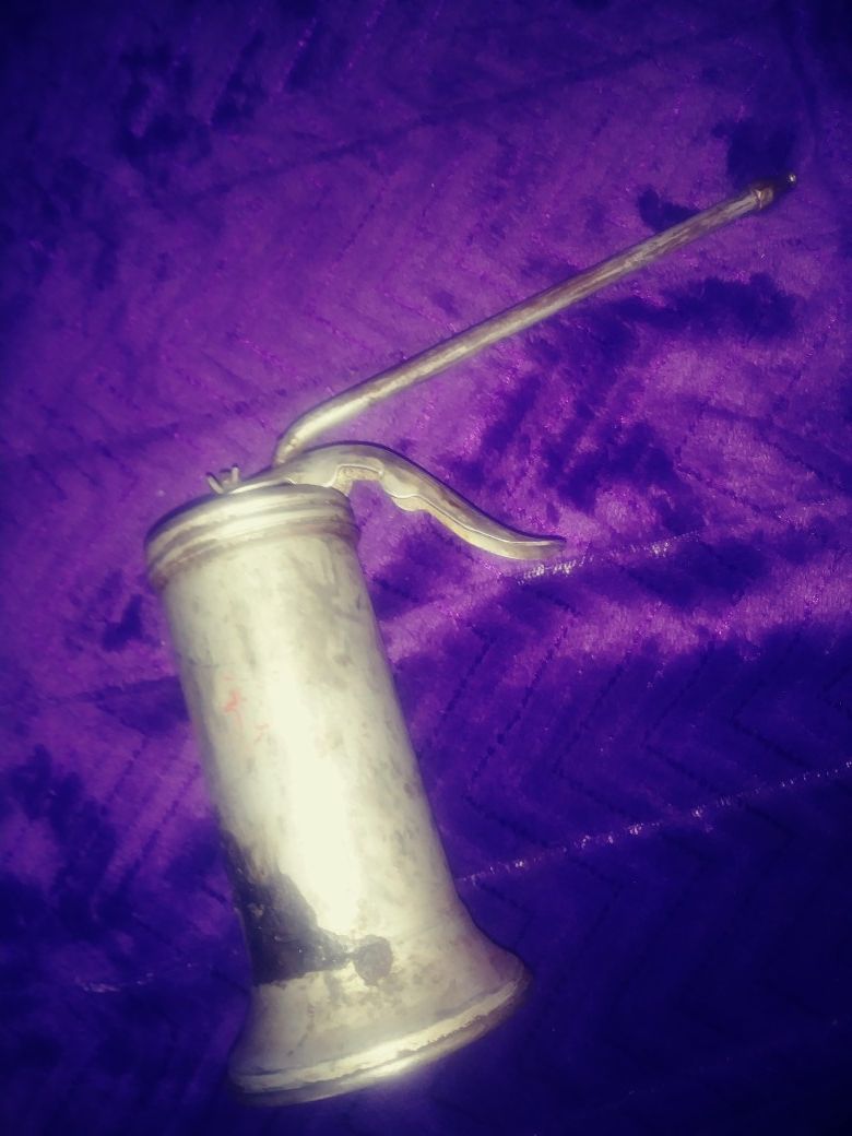 Eagle vintage oil can