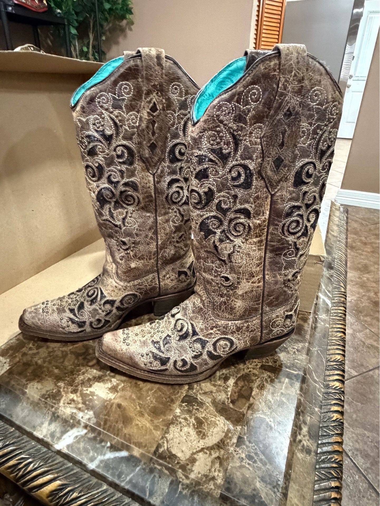 Woman’s Corral Handcrafted Boots Size 7 LD Brown Glitter Inlay & Studs