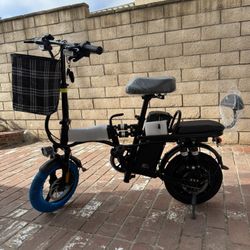 Folding electric bicycle