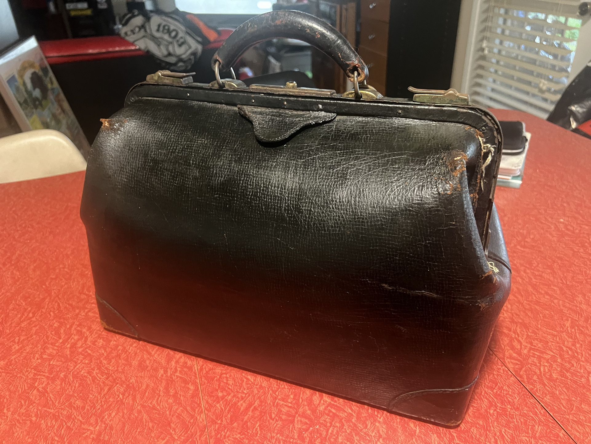 Vintage Antique Leather Medical Doctor Bag for Sale in Torrance