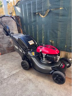 BRAND NEW HONDA HRN-216 VLAA /170CC/ ELECTRIC  START/ TWIN BLADE / GRASS BAG INCLUDED WITH FULL PRICE OFFER.