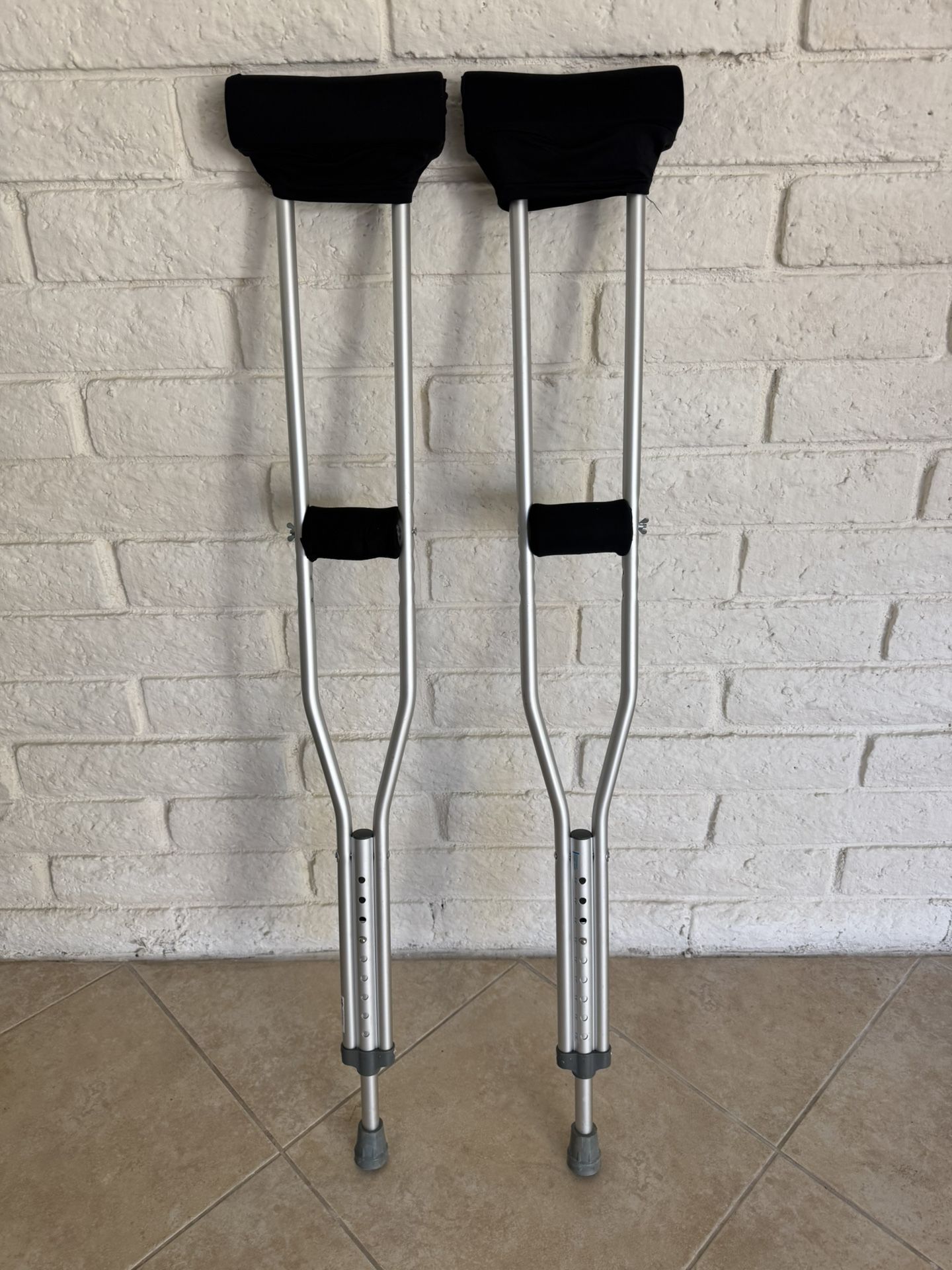 Alex Under Arm Crutches Including Black Underarm Cushions