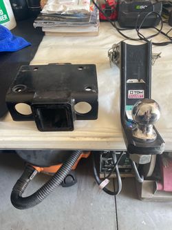 Pact brand new 5 1/4 drop tow hitch and a step bumper receiver for your truck car$60 OR BEST OFFER  GET ITS !