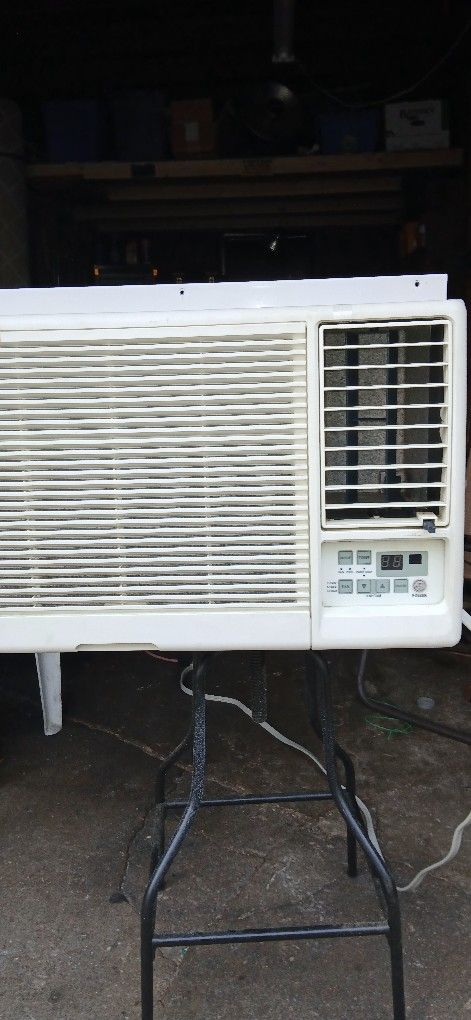 GE 12,000 BTU AIR CONDITIONER