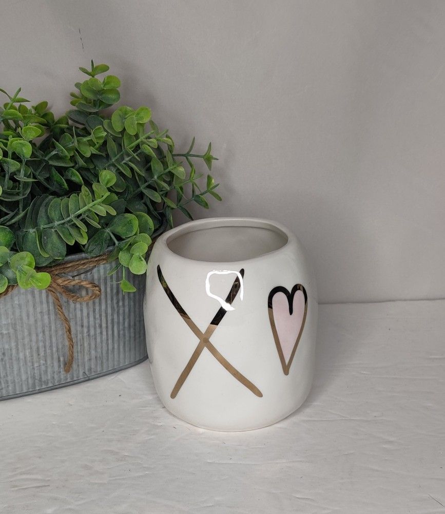 XO White Ceramic Love Heart Flower Vase