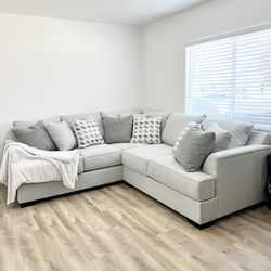 Modern Light Gray Sectional – Mathis Brothers – Excellent Condition