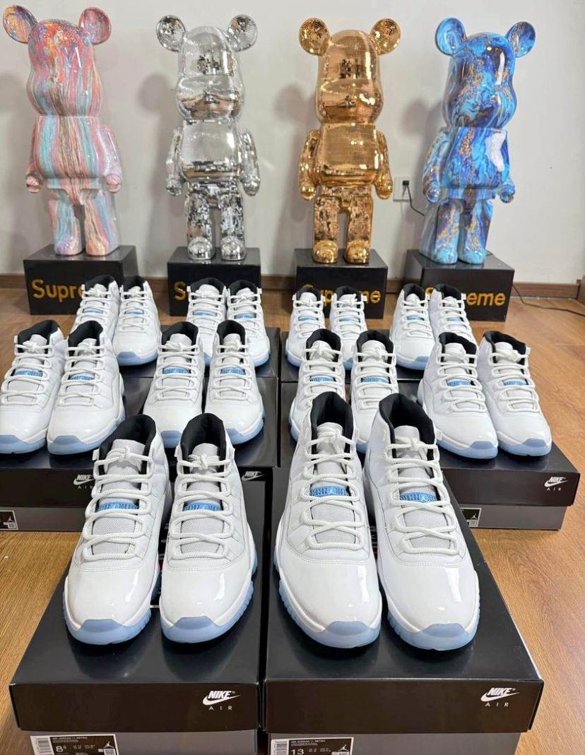 AIR JORDAN 11 