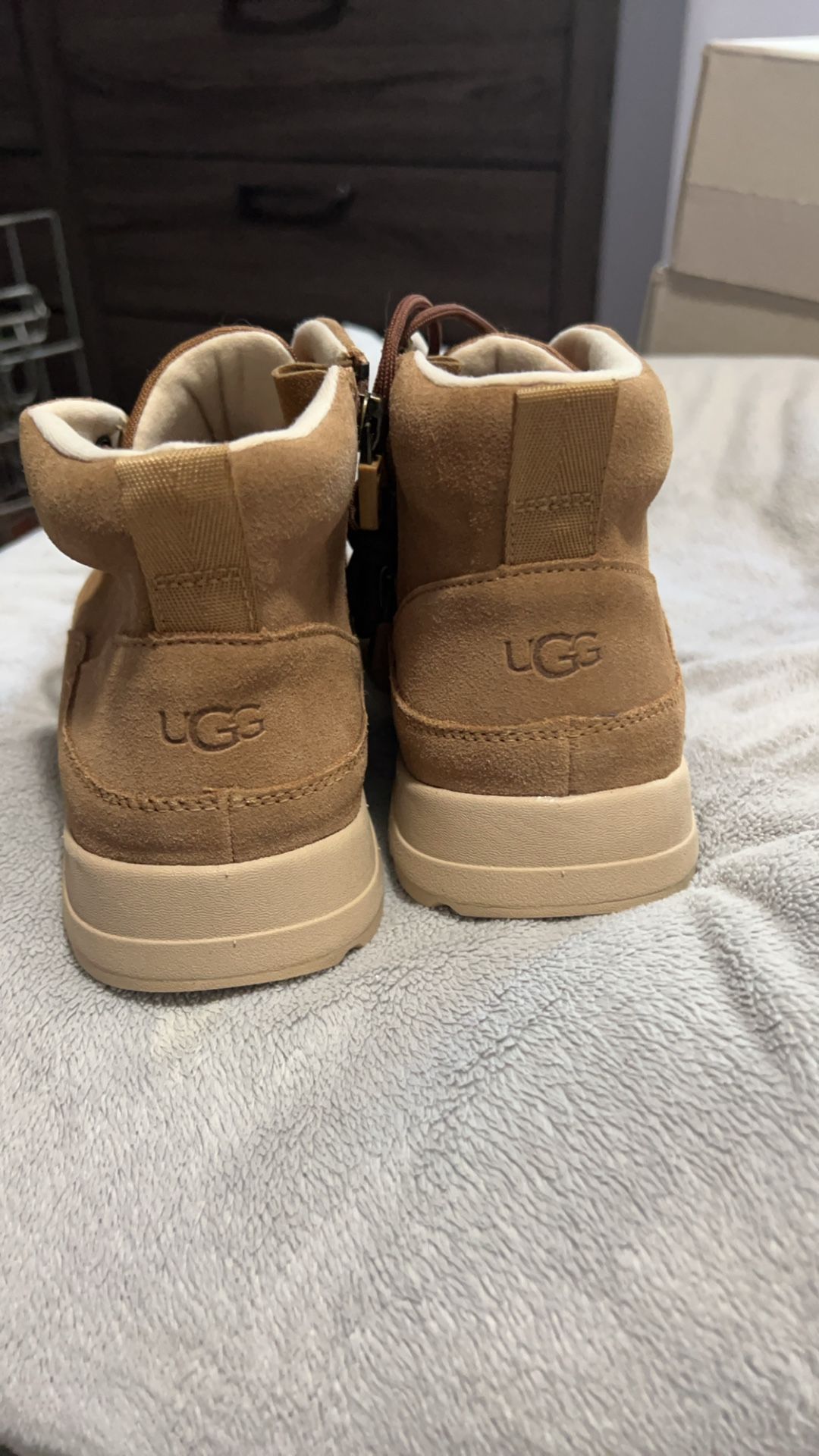 UGG unisex boots for men size 6, for women size 7.5 to 8 new without box, I accept offers