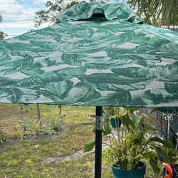 Umbrella – Green Leaf Design, Used, Adjustable!