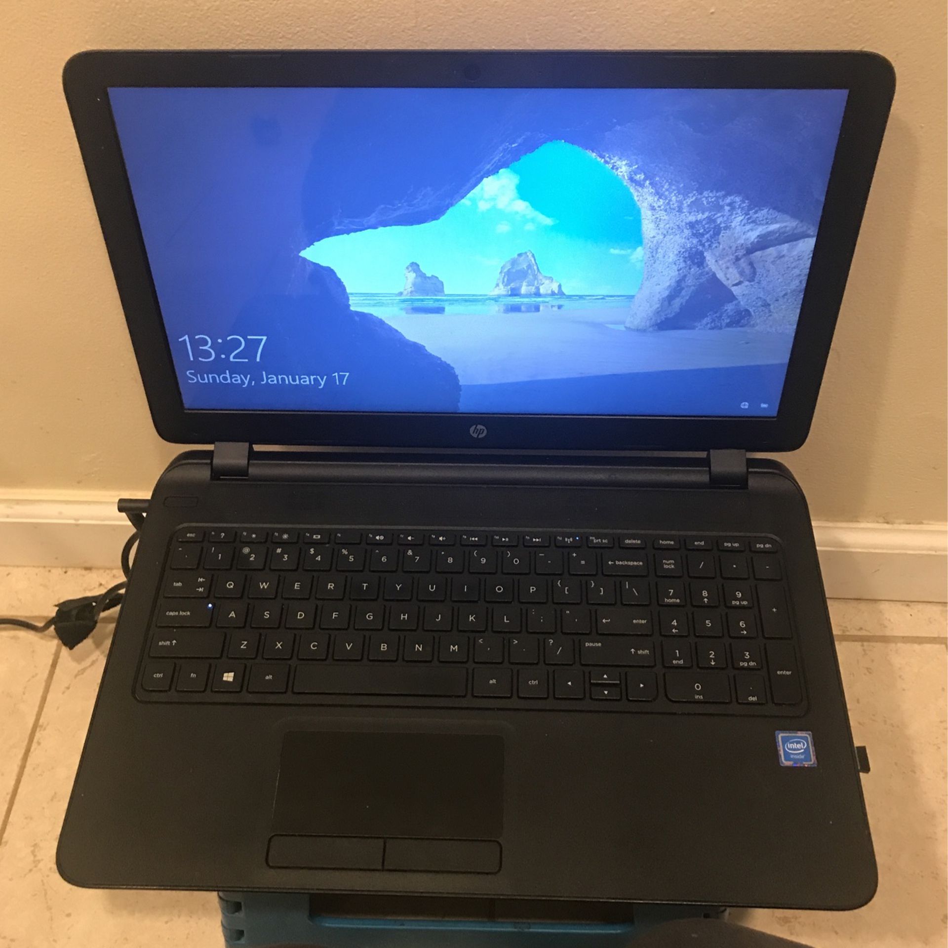 HP 15 Laptop 15 - f233wm 15.6