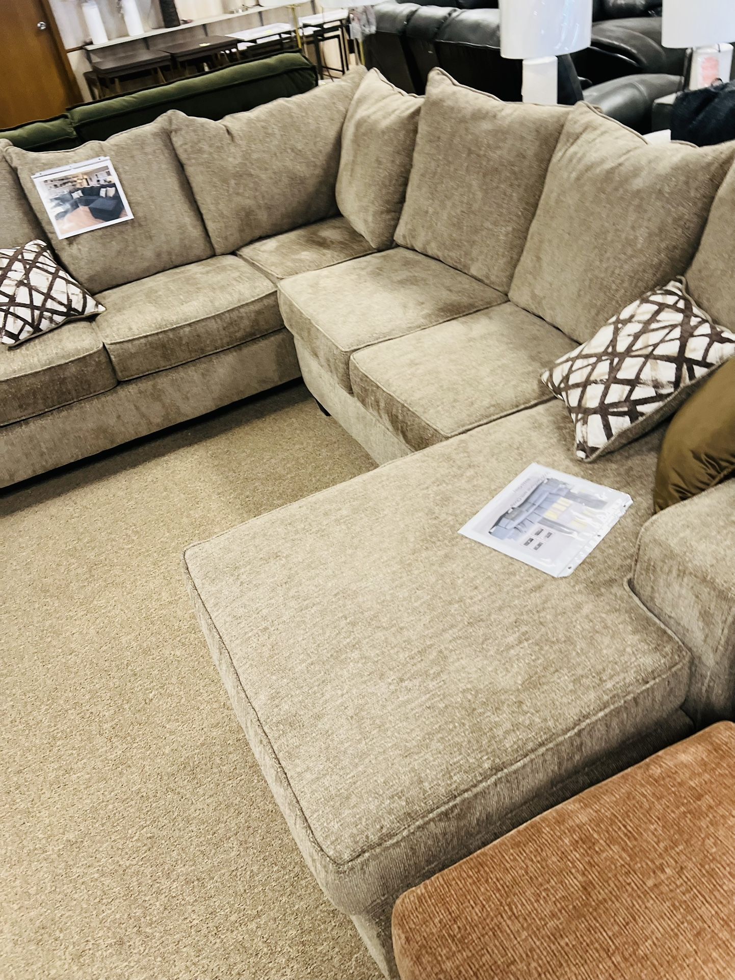 Very Nice Reversible Chaise Sectional!