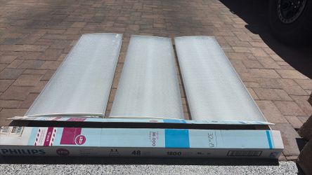 Lithonia 4-Bulb Shop Lights (3 Fixtures + Extra Bulbs)