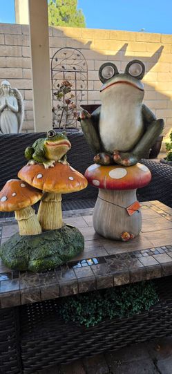 Large outdoor decoration 🐸 frogs
