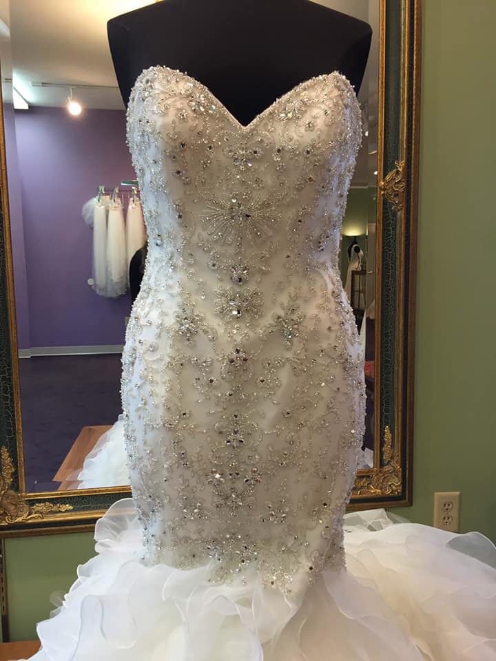 fiore couture bp 70 Johanna ivory brand new dress. Size 24. Can be resized. Picked another dress for wedding.