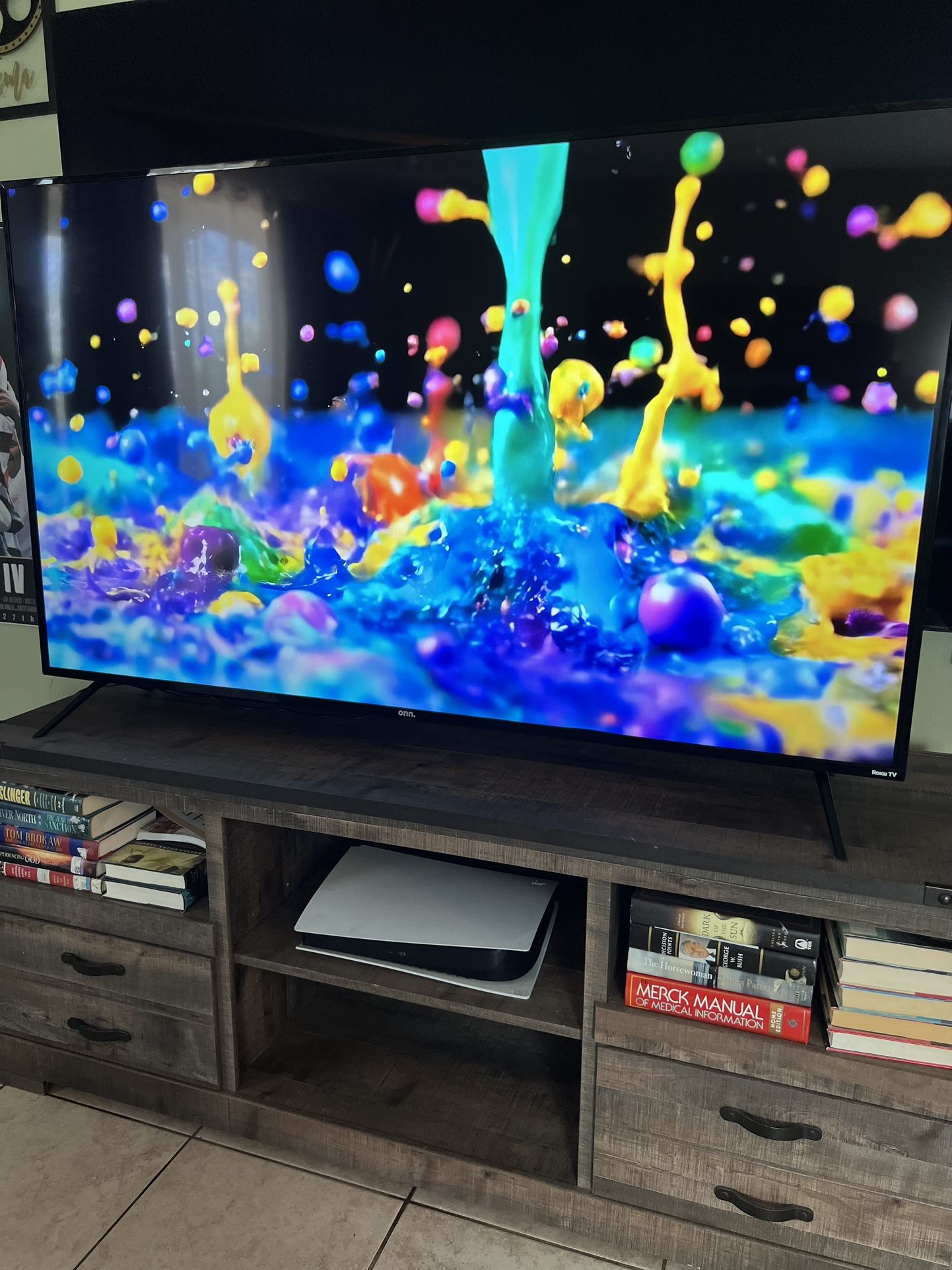 Hisense 58 INCH 4K UHD LED LCD Roku Smart TV HDR R6 Series 58R6E3