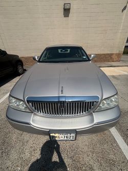 2011 Lincoln town car