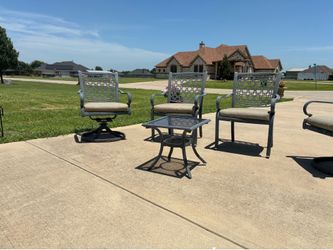 CAST IRON SET OF 5 pieces…excelente Condition..