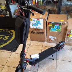 Electric Scooters For Sale Brand New. Only $299 Each Or Make $20 Monthly Payments 
