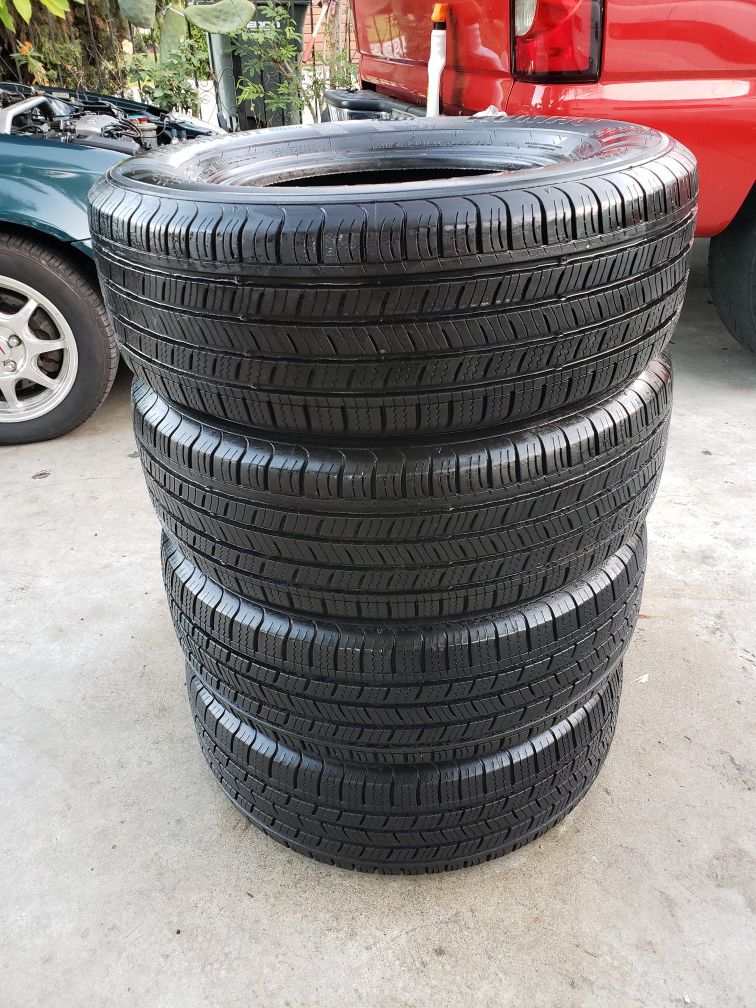 Kumho tires size 215/70R14 semi new!